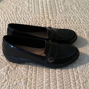 Clarks Women's Glossy Black Flats